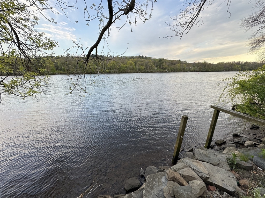 80 River Rd