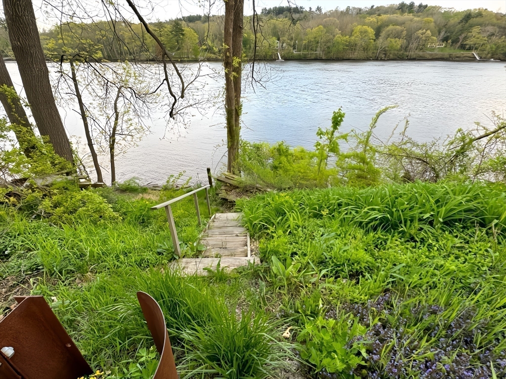 80 River Rd