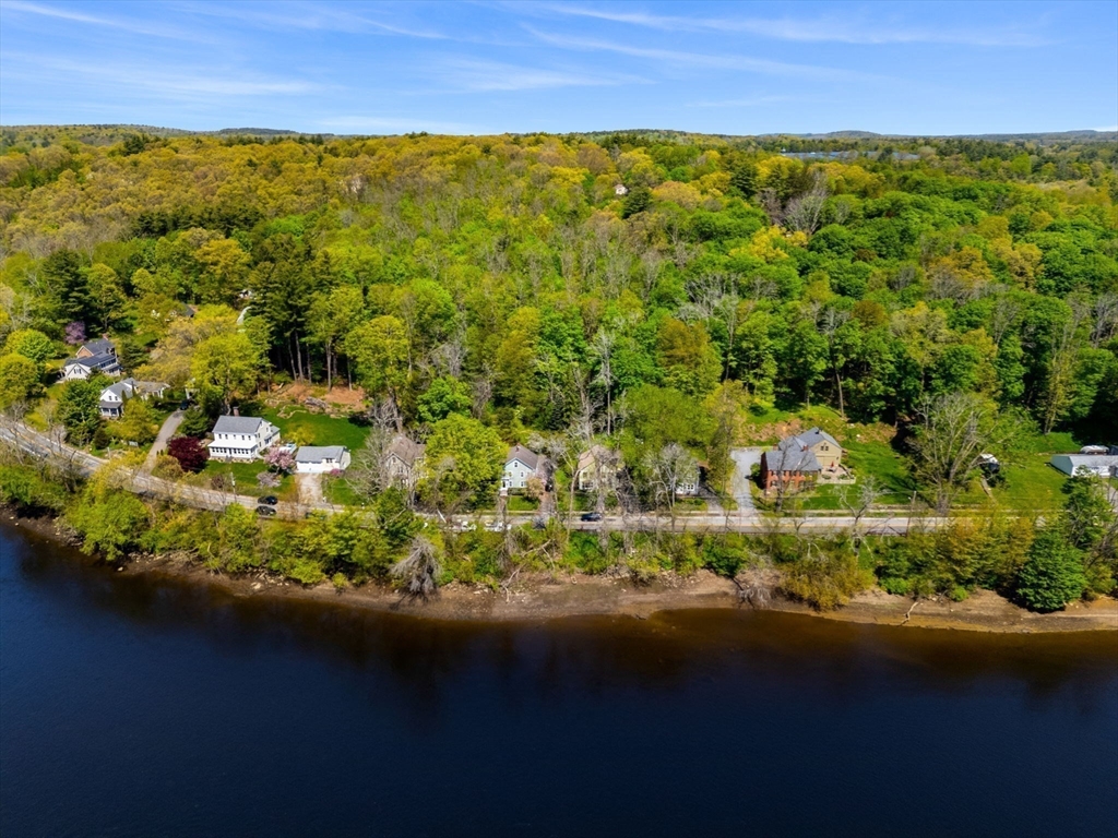 80 River Rd