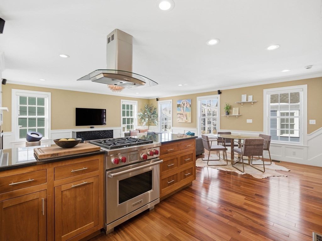 102 Pleasant St # 102