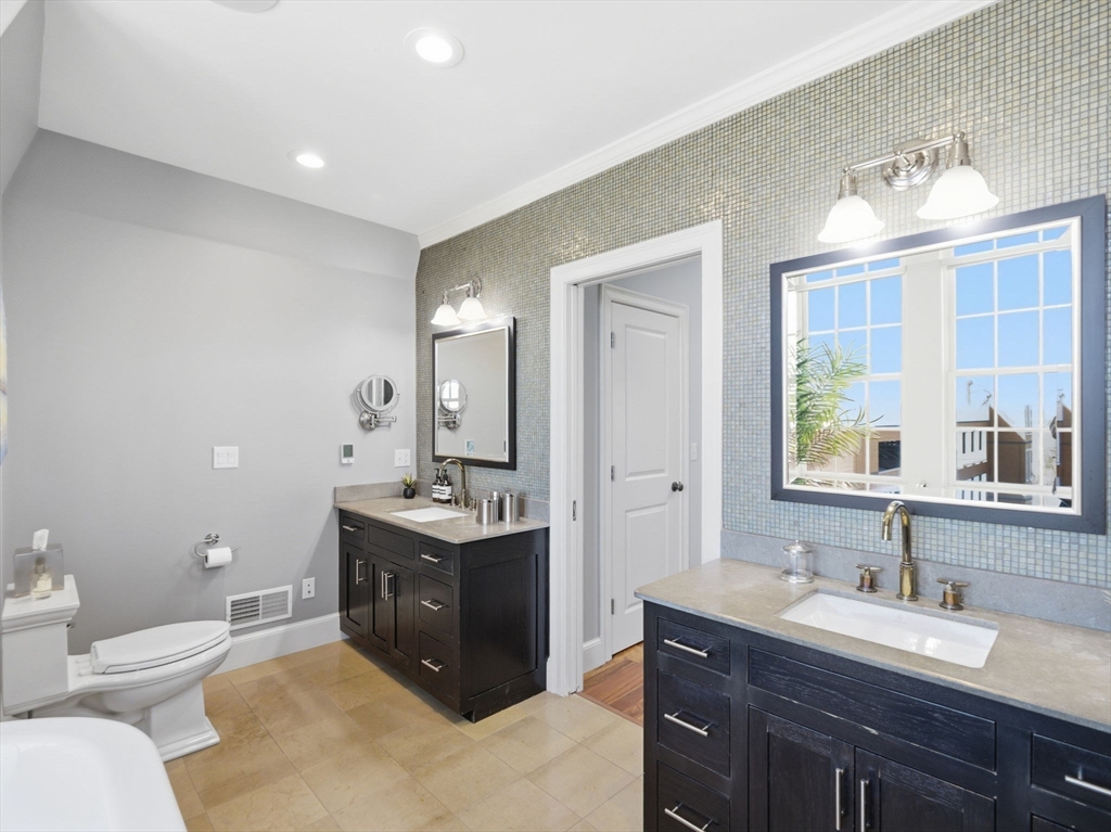 102 Pleasant St # 102