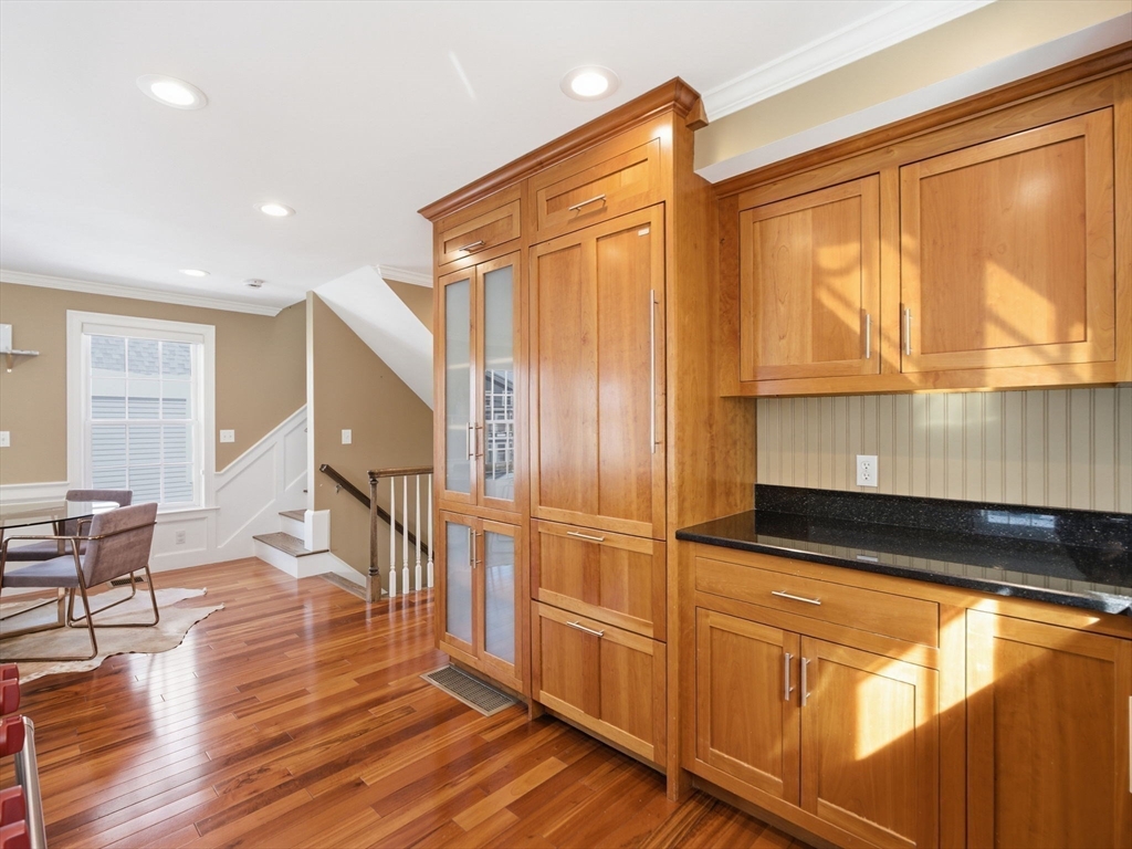 102 Pleasant St # 102