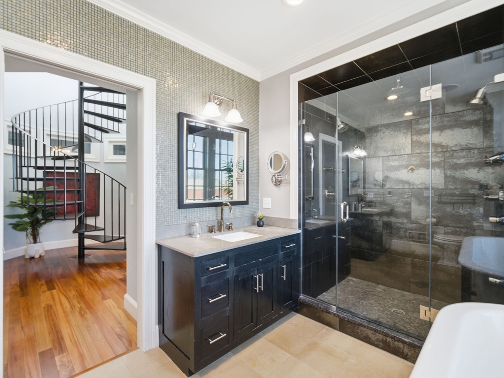 102 Pleasant St # 102