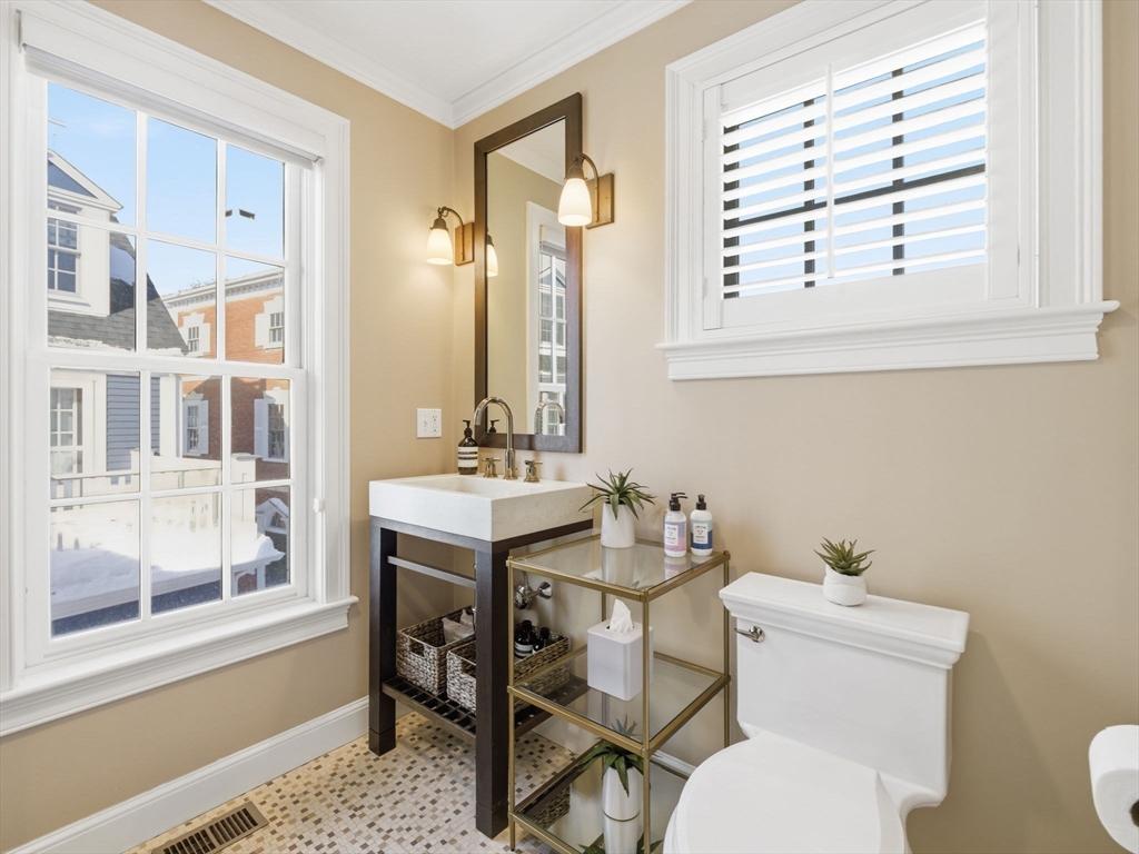 102 Pleasant St # 102