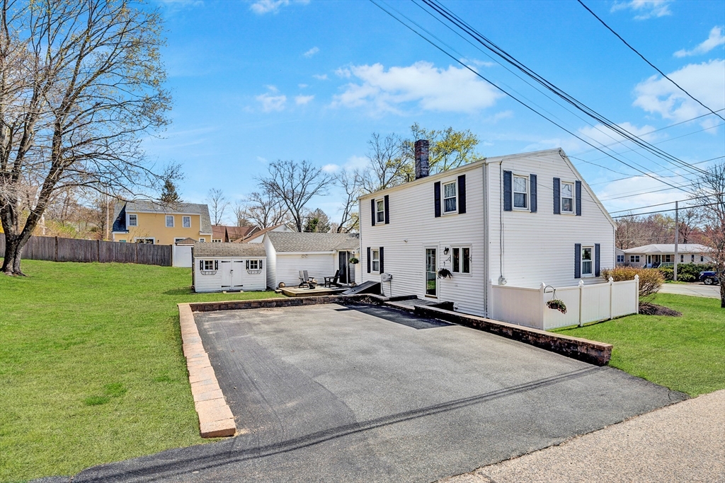 204 Low St