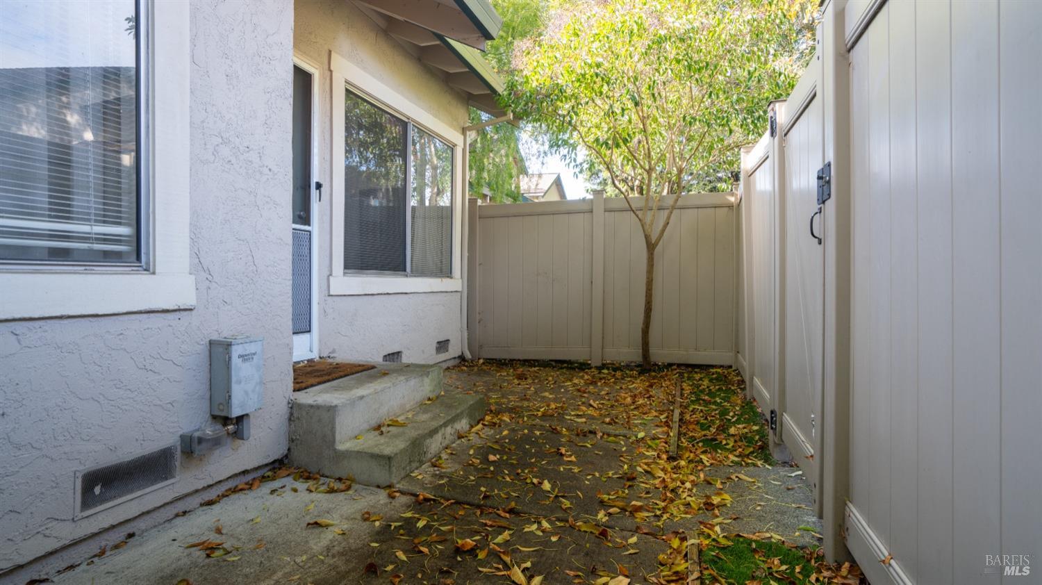 6451 Meadow Pines Ave