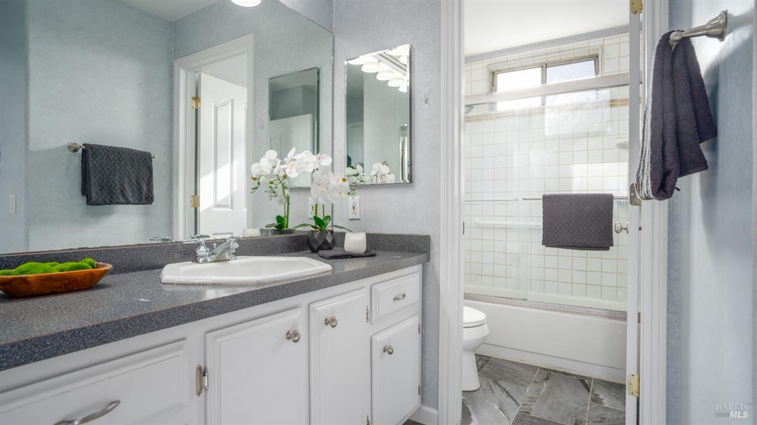 6451 Meadow Pines Ave