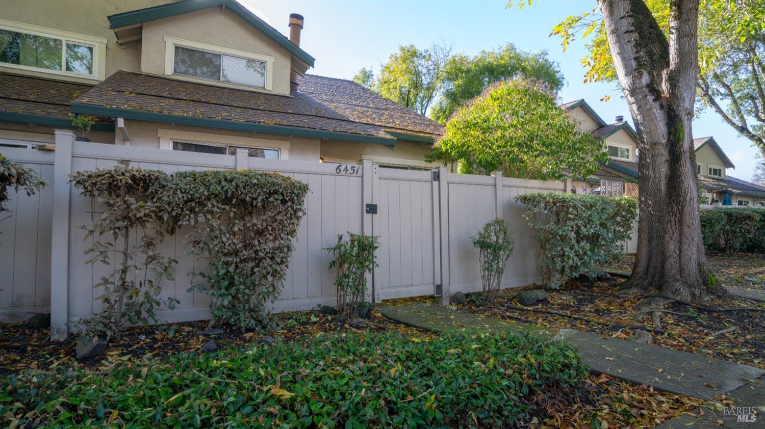 6451 Meadow Pines Ave