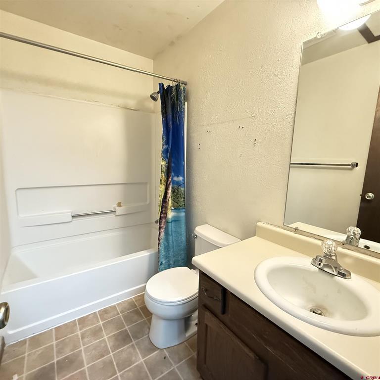 1021 W Denver Avenue Unit: 4