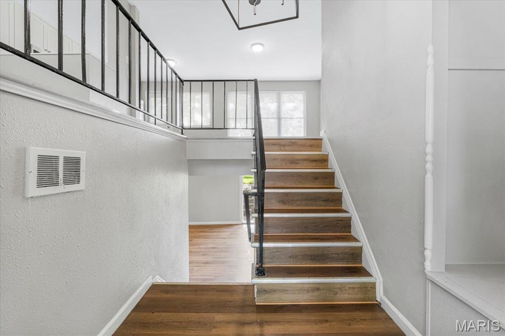 2145 Glenoro Drive