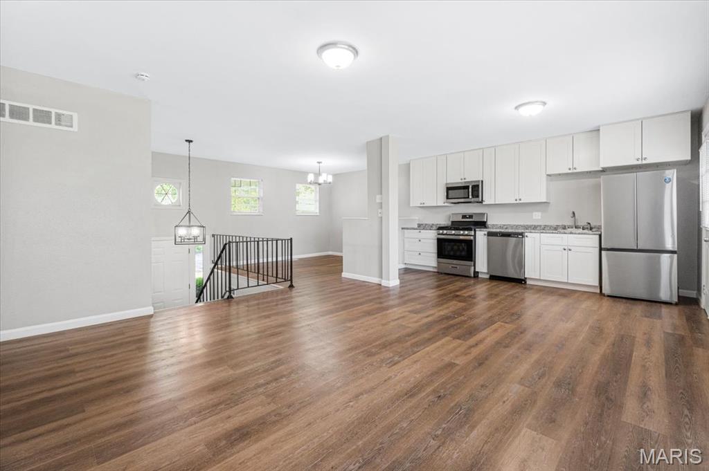 2145 Glenoro Drive