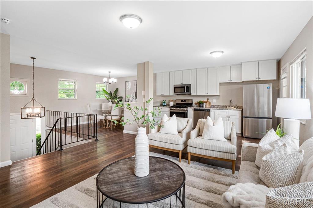 2145 Glenoro Drive
