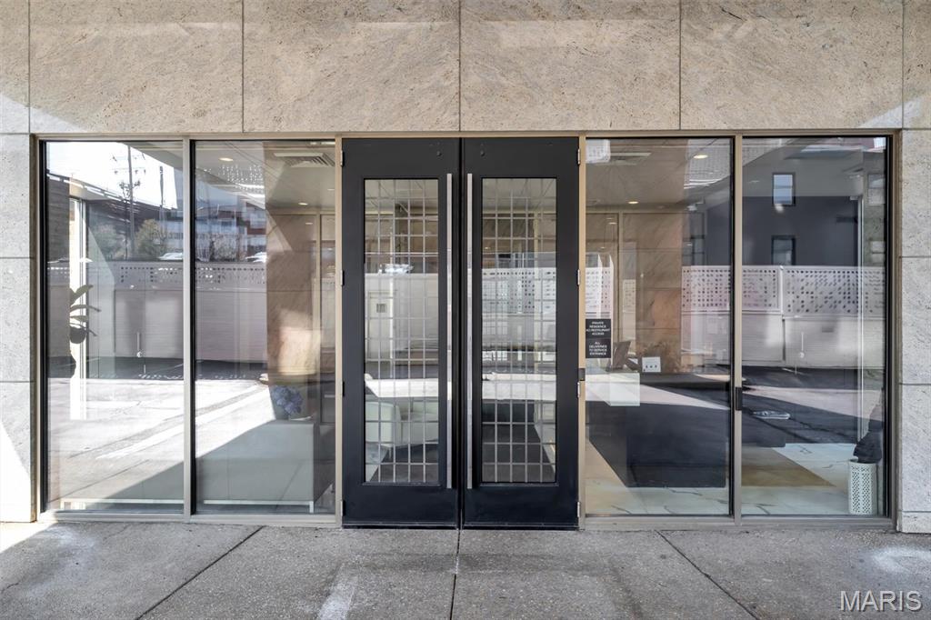 200 S Brentwood Boulevard Unit: 2F