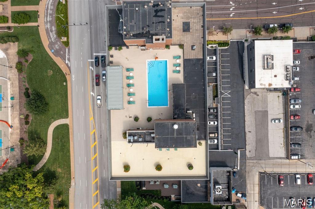 200 S Brentwood Boulevard Unit: 2F