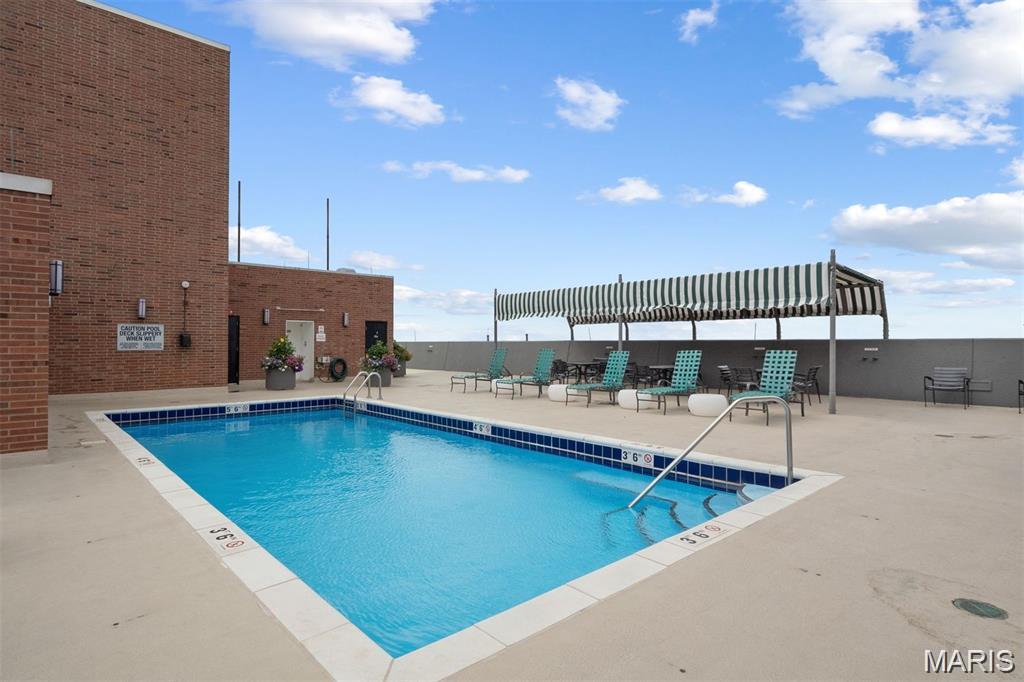 200 S Brentwood Boulevard Unit: 2F