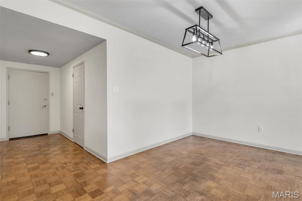 200 S Brentwood Boulevard Unit: 2F