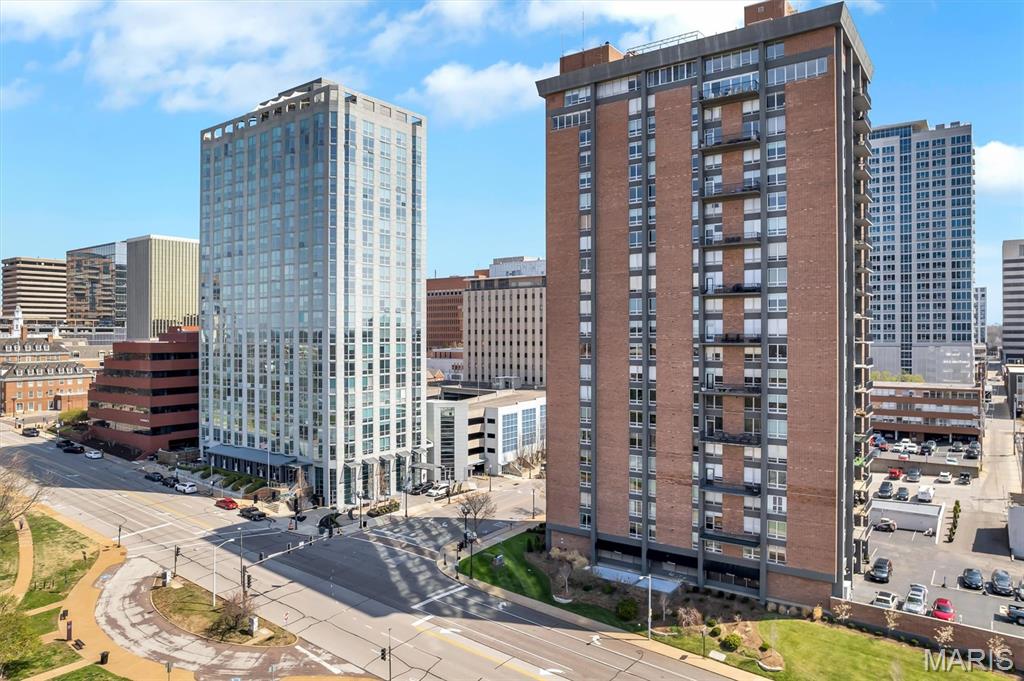 200 S Brentwood Boulevard Unit: 2F
