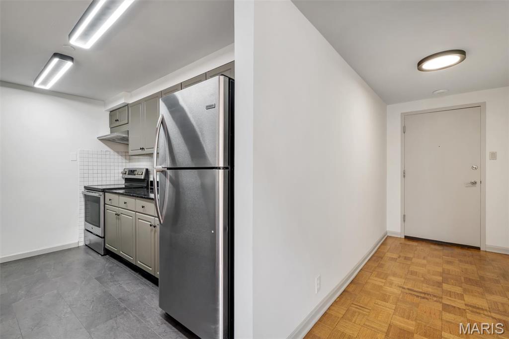 200 S Brentwood Boulevard Unit: 2F