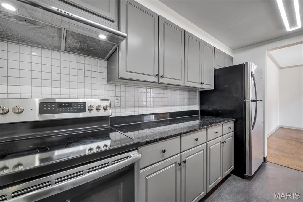 200 S Brentwood Boulevard Unit: 2F