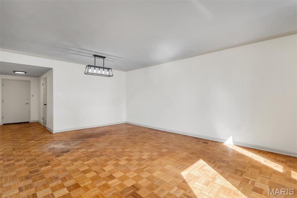200 S Brentwood Boulevard Unit: 2F