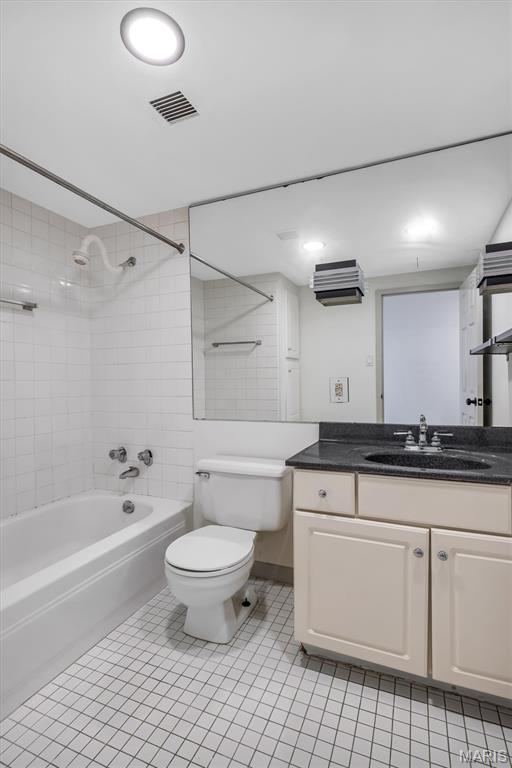 200 S Brentwood Boulevard Unit: 2F