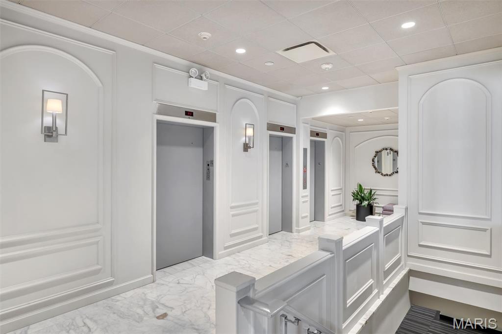 200 S Brentwood Boulevard Unit: 2F