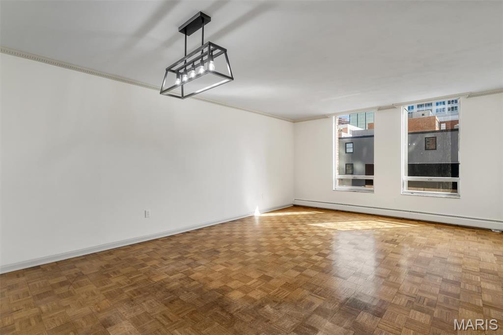 200 S Brentwood Boulevard Unit: 2F