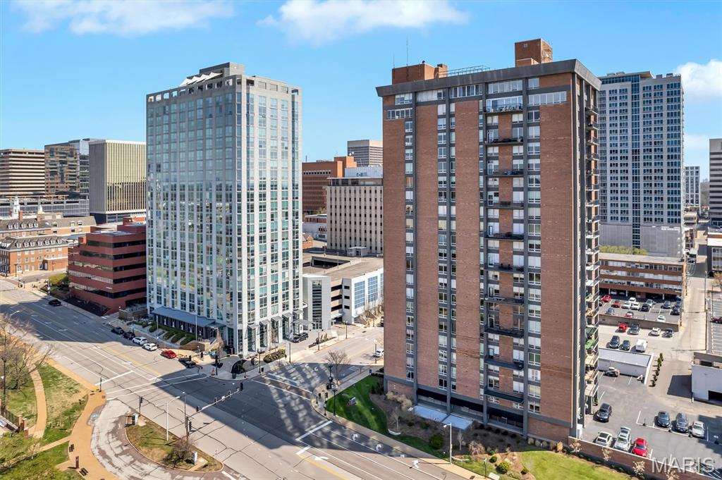 200 S Brentwood Boulevard Unit: 2F