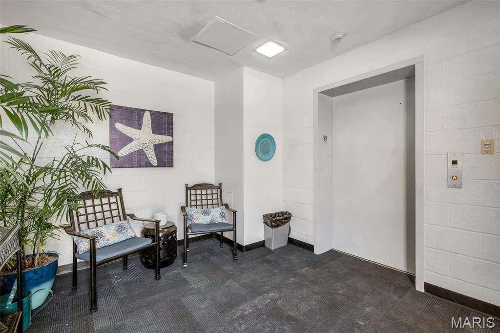 200 S Brentwood Boulevard Unit: 2F