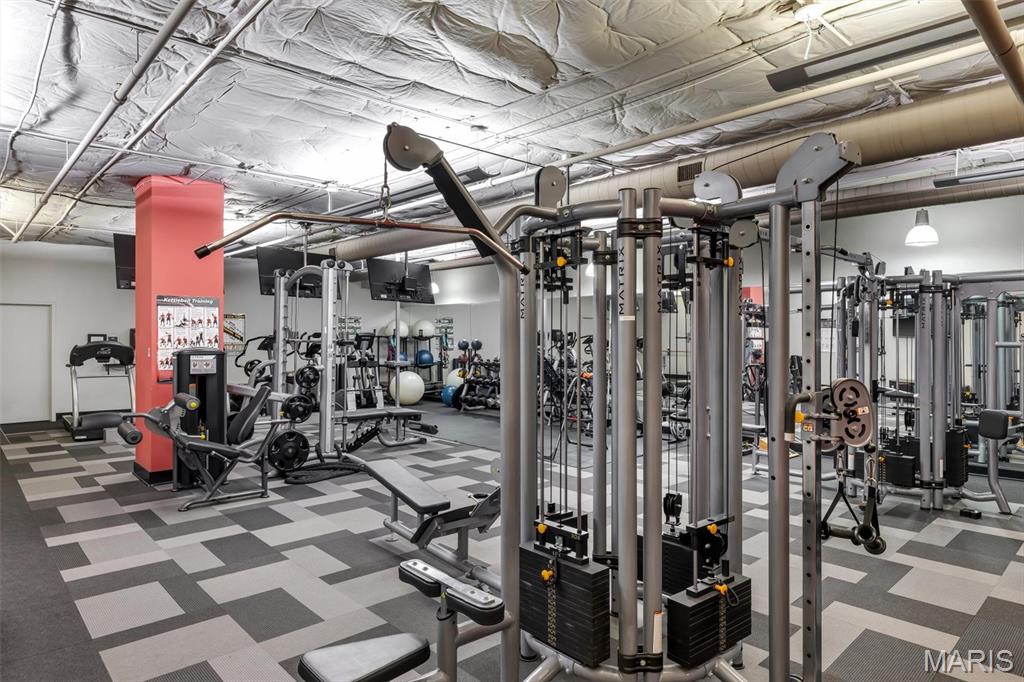 200 S Brentwood Boulevard Unit: 2F