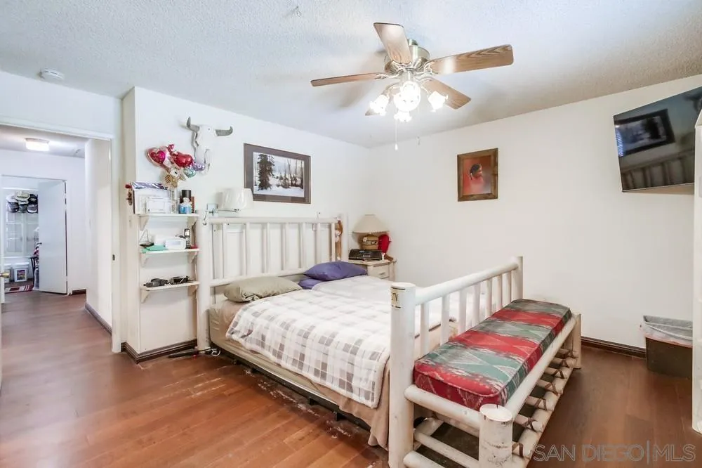 5386 Sunglow Court