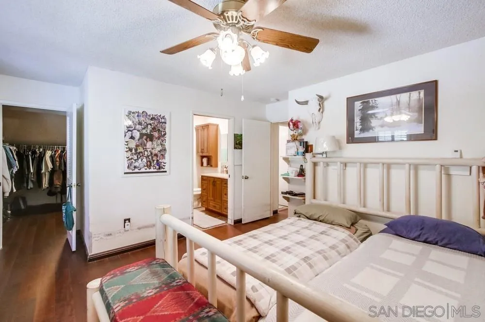 5386 Sunglow Court