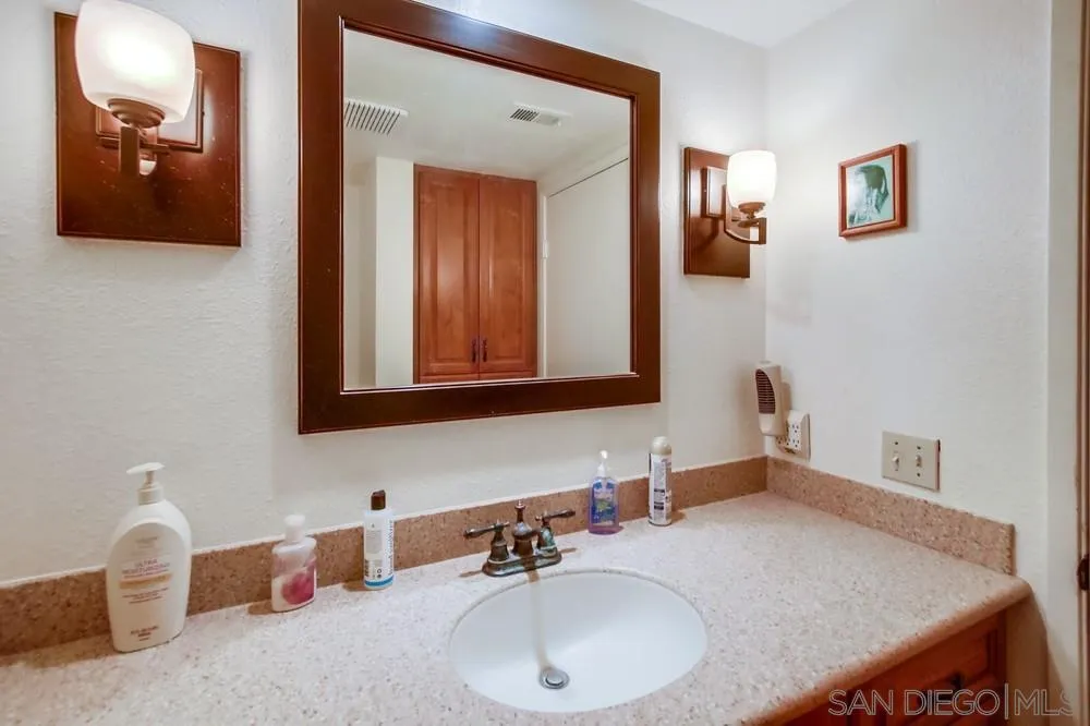 5386 Sunglow Court