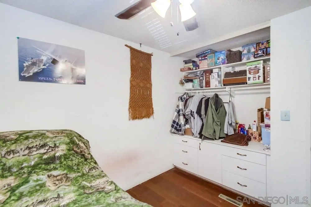 5386 Sunglow Court
