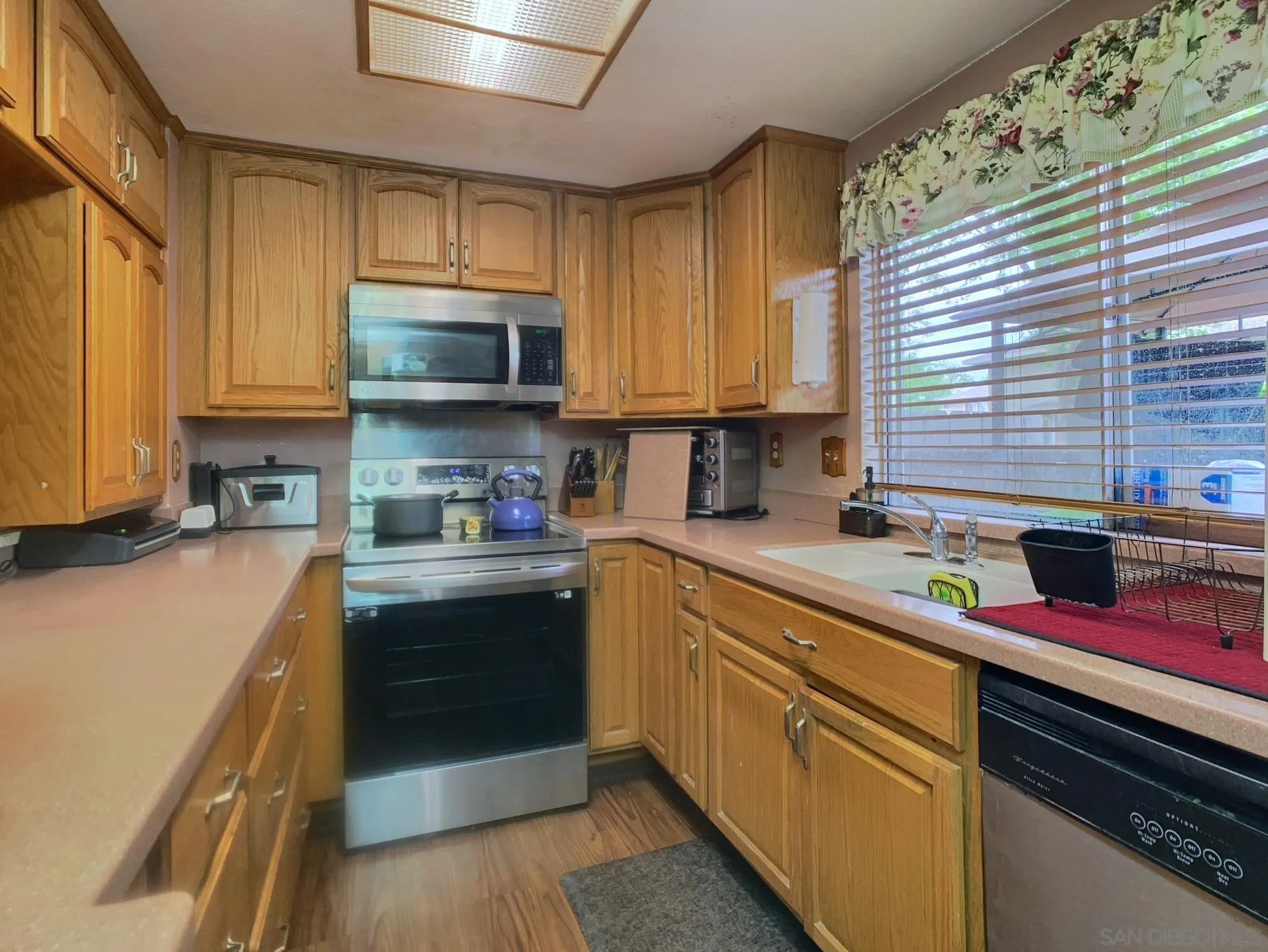 1512 Gustavo St Unit B