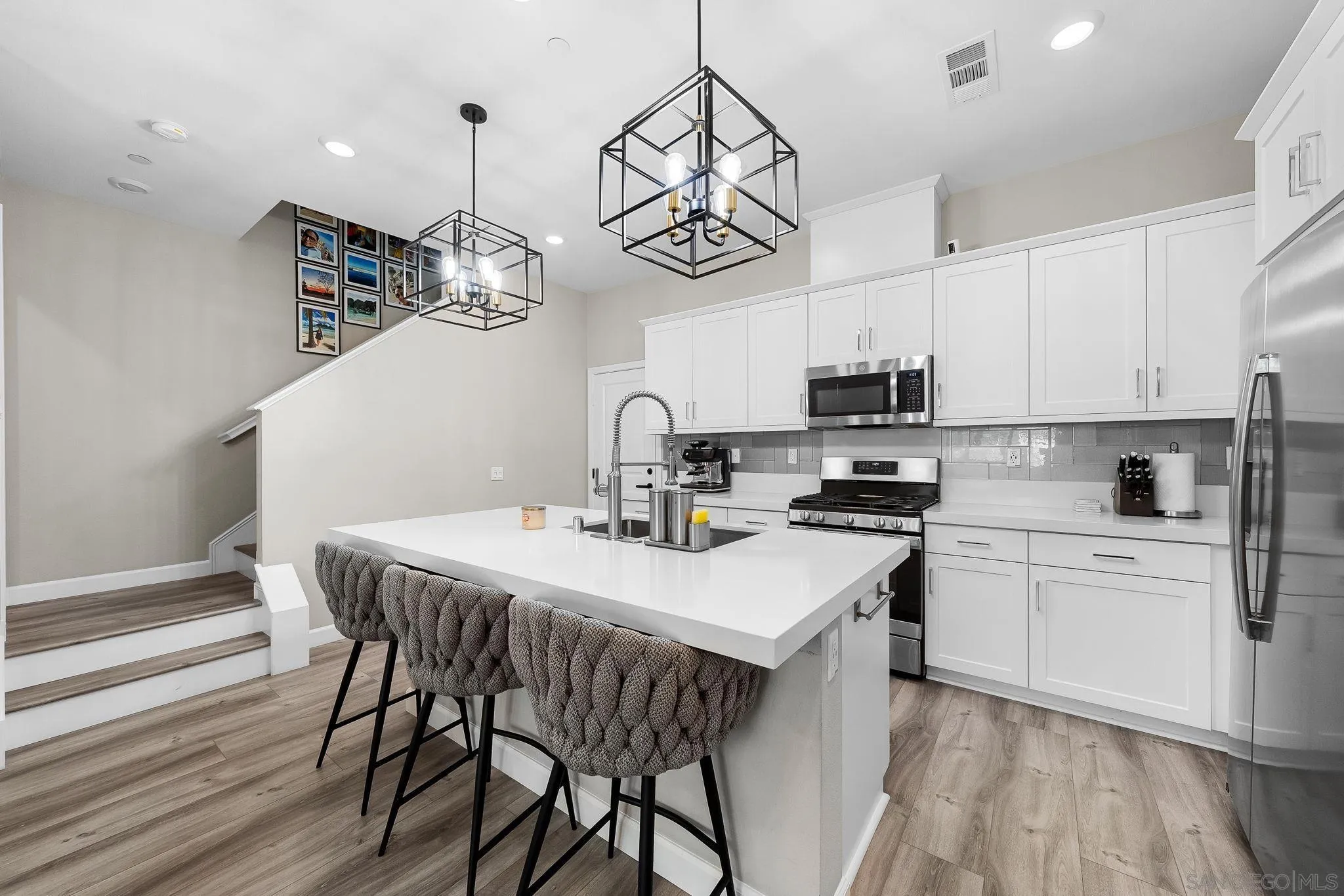 2185 Bluestone Cir