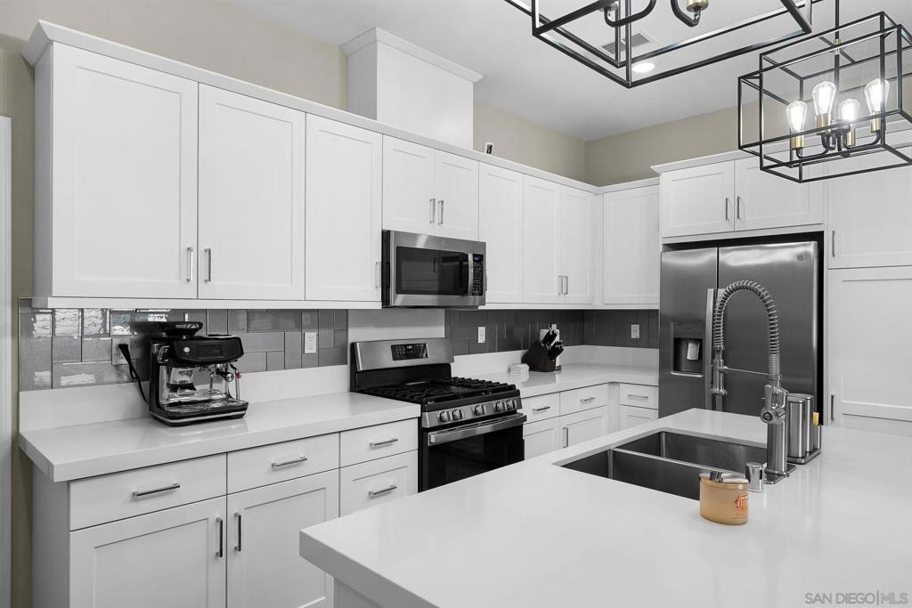 2185 Bluestone Cir
