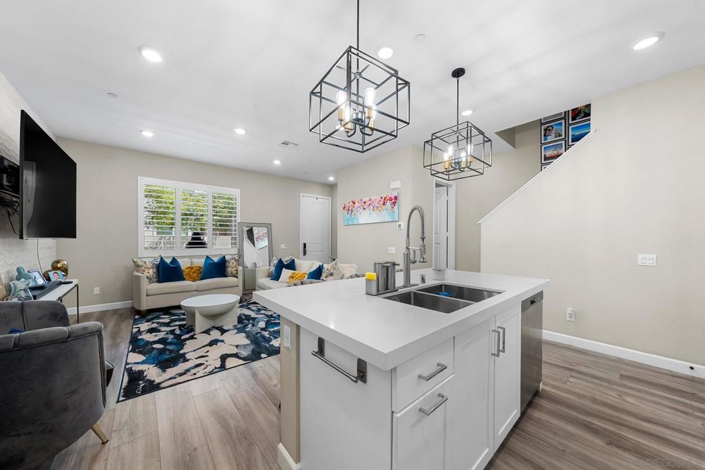 2185 Bluestone Cir