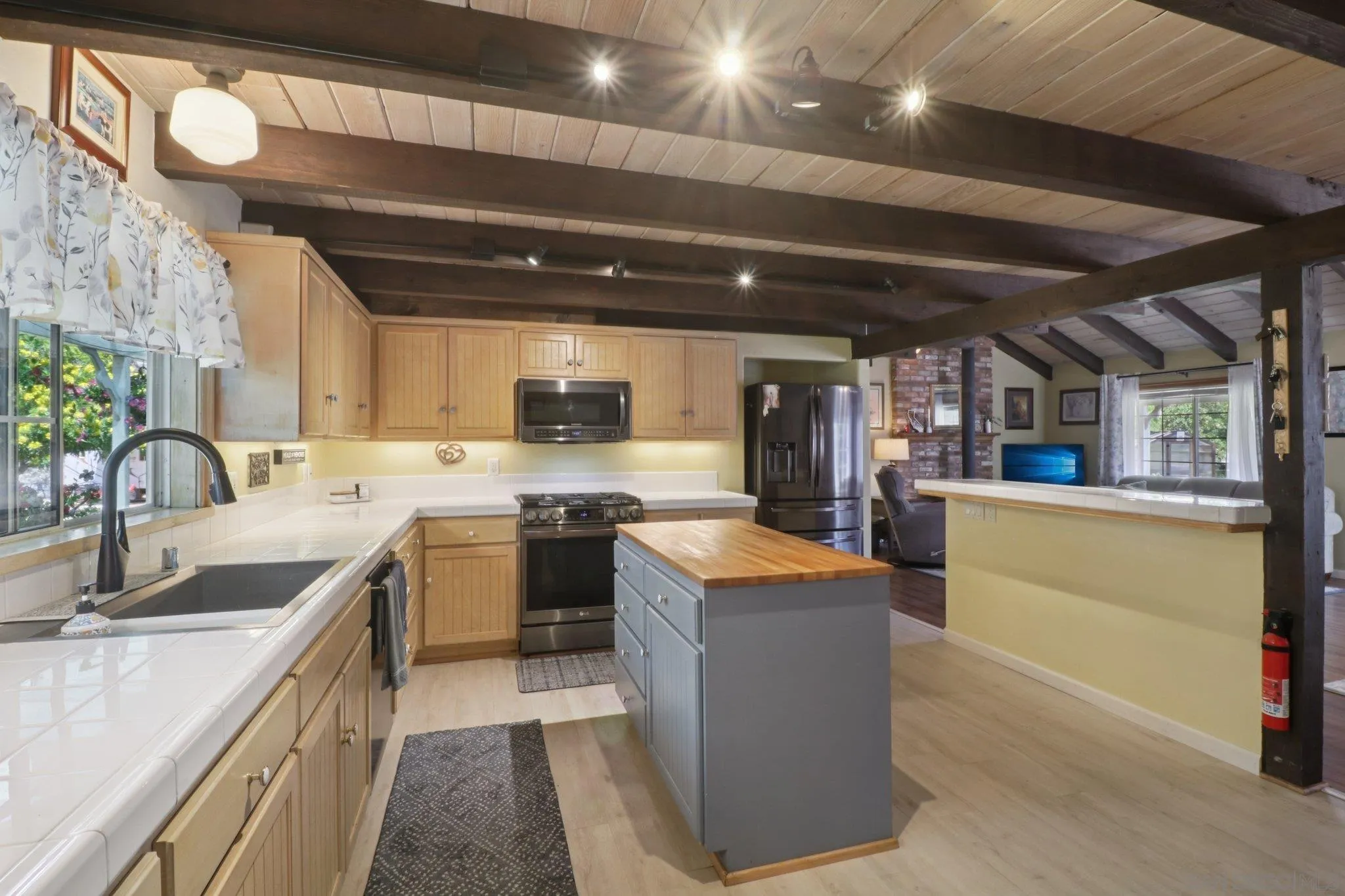 2162 Montecito Rd