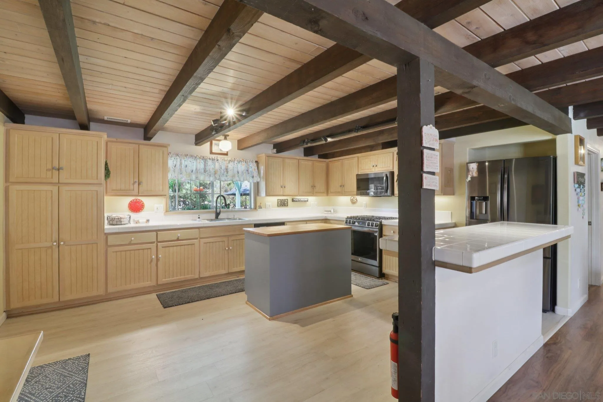 2162 Montecito Rd