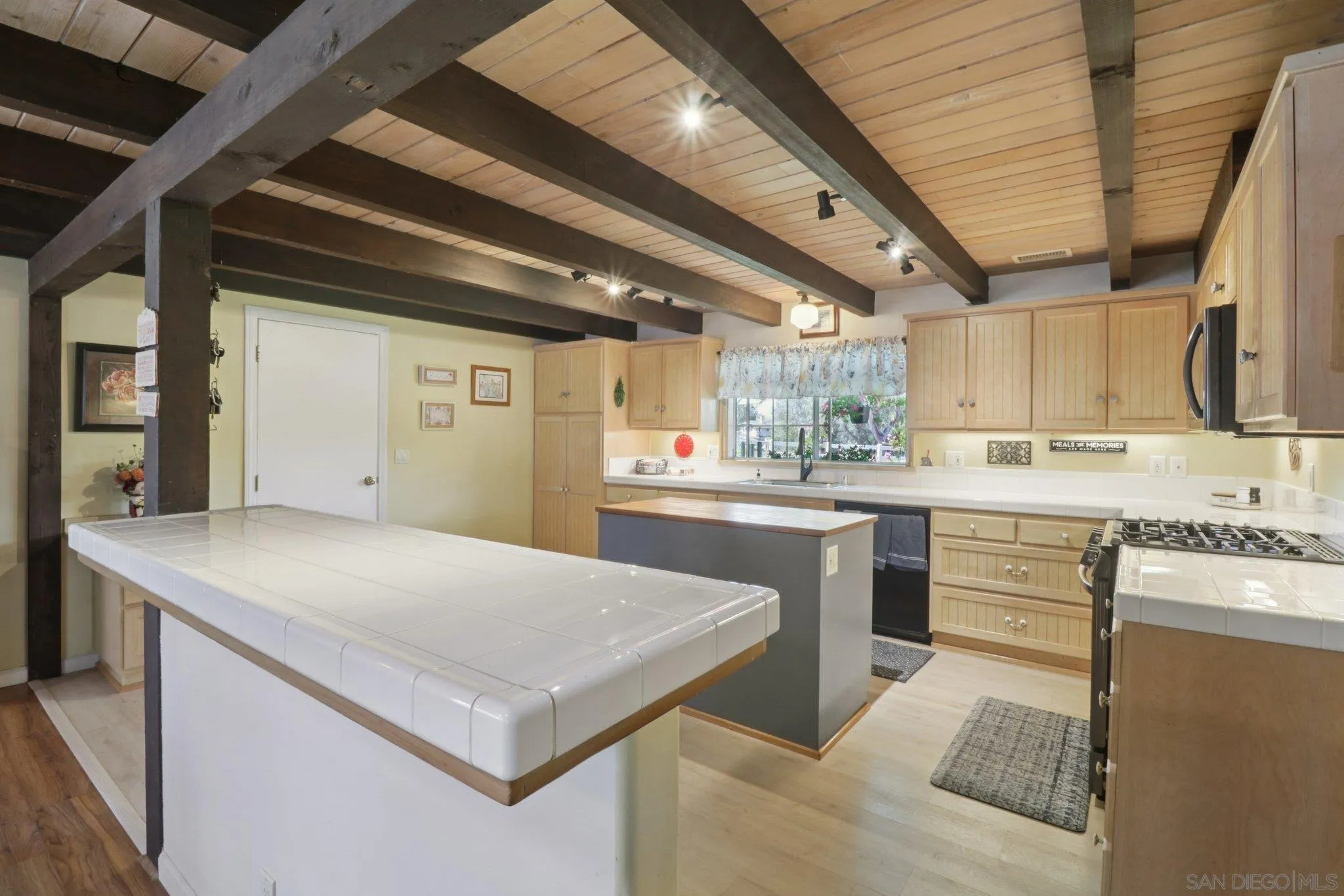 2162 Montecito Rd