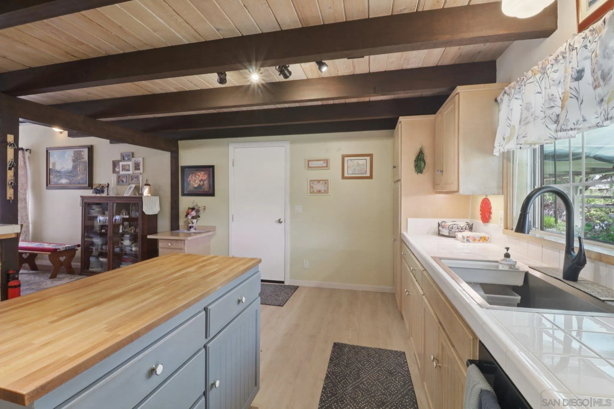 2162 Montecito Rd