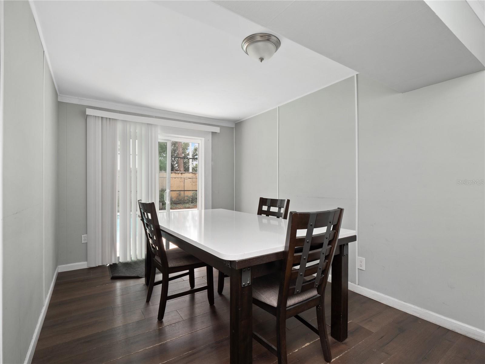 745 HILLVIEW DR #745