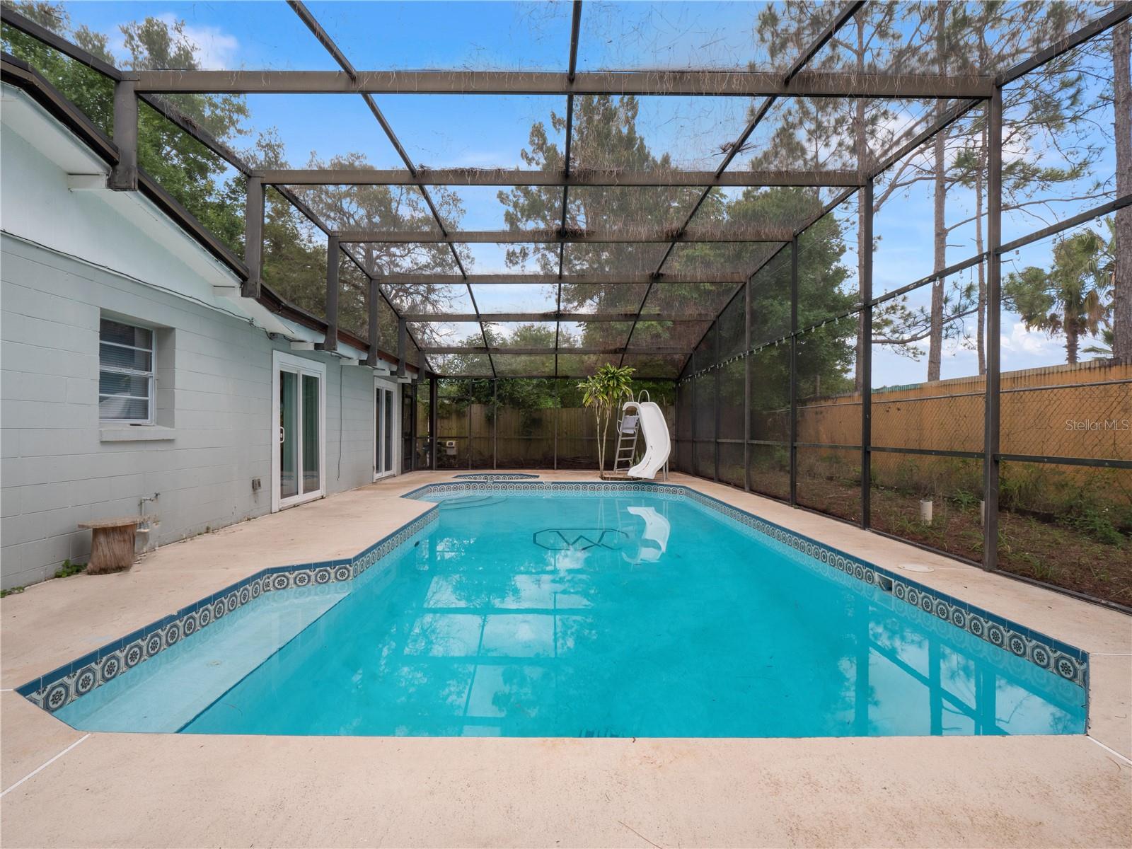 745 HILLVIEW DR #745