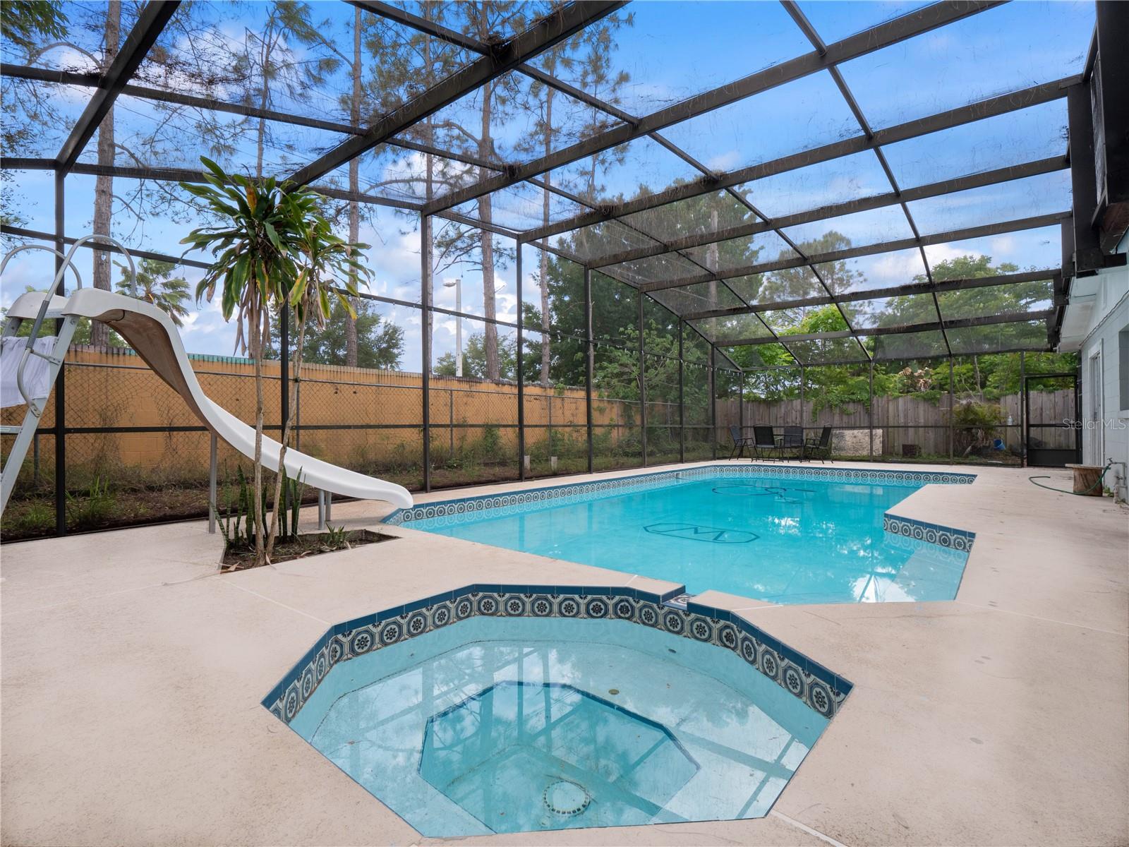 745 HILLVIEW DR #745