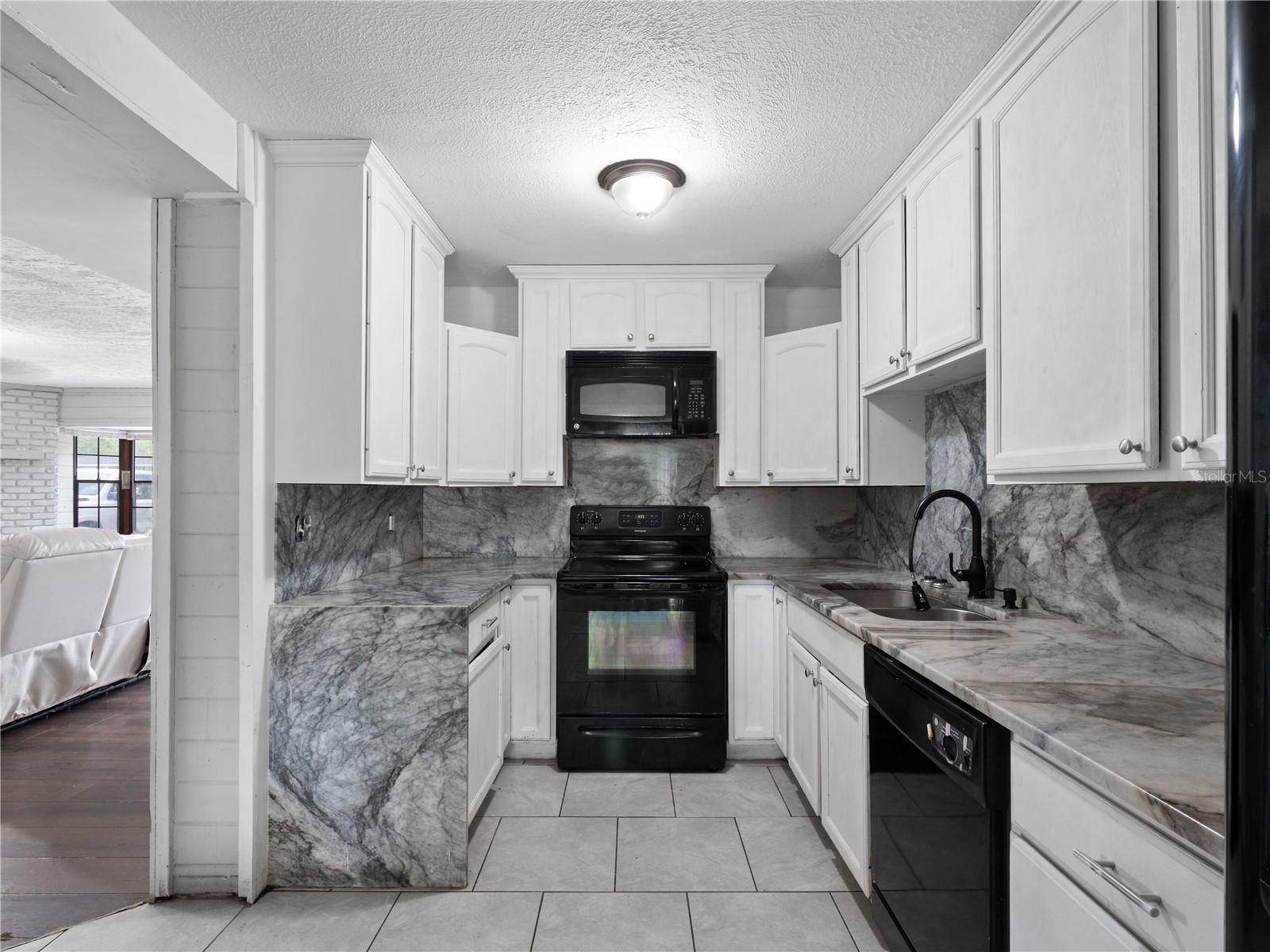 745 HILLVIEW DR #745