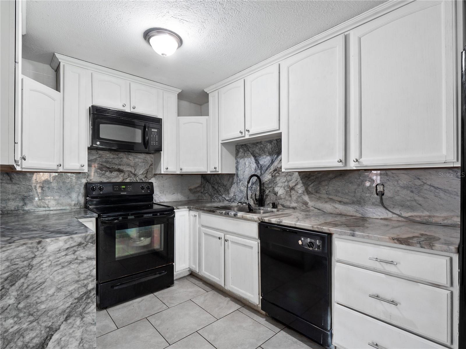 745 HILLVIEW DR #745