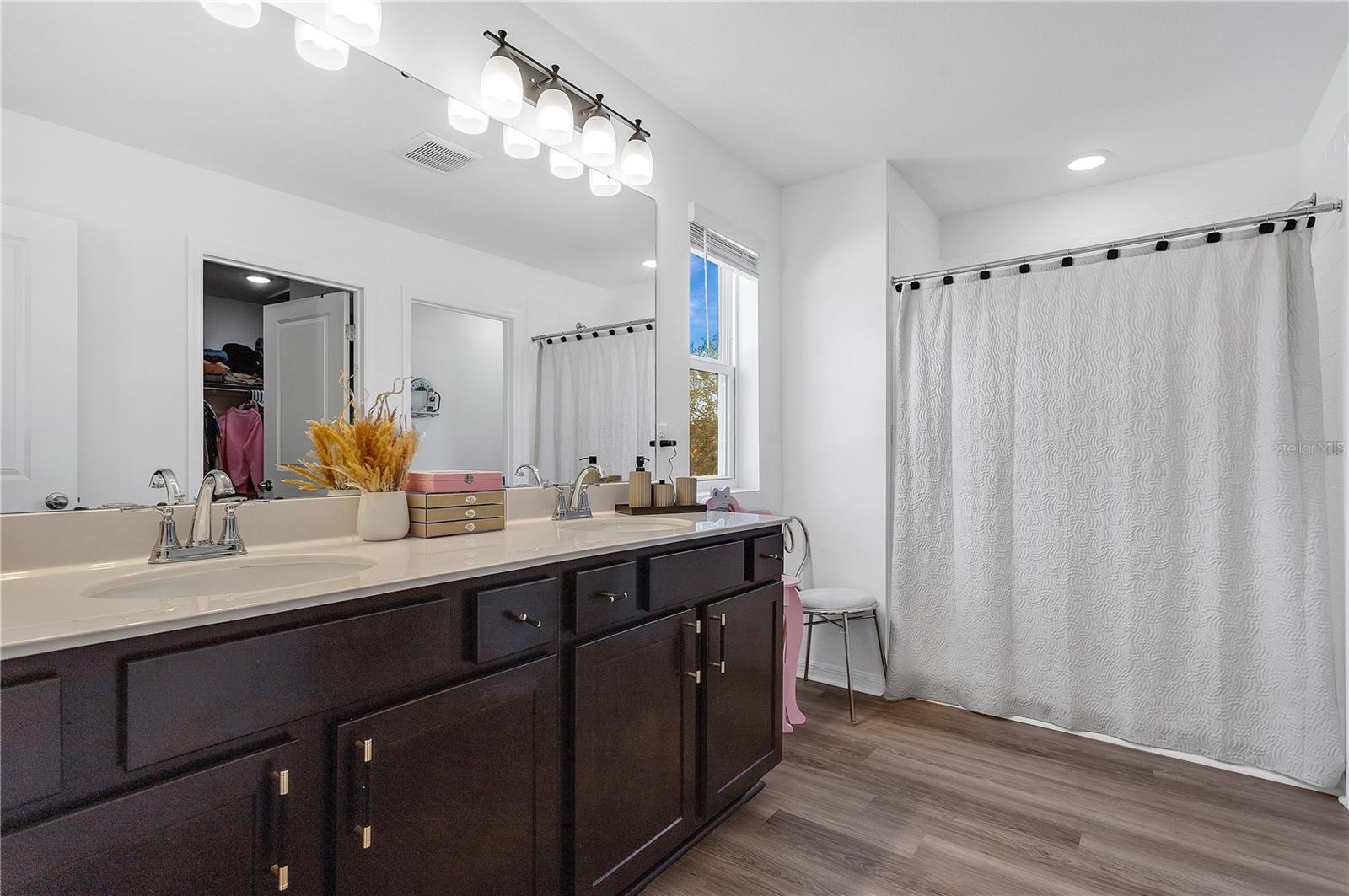 682 HERITAGE SQUARE DR