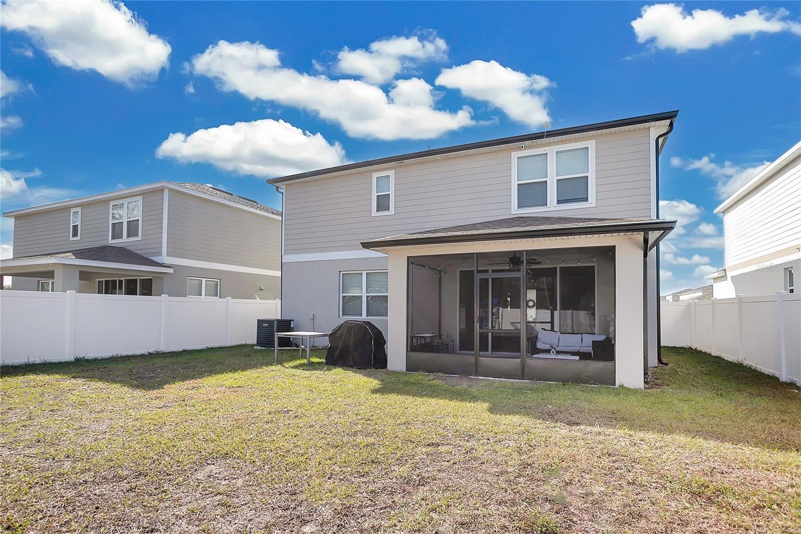 682 HERITAGE SQUARE DR