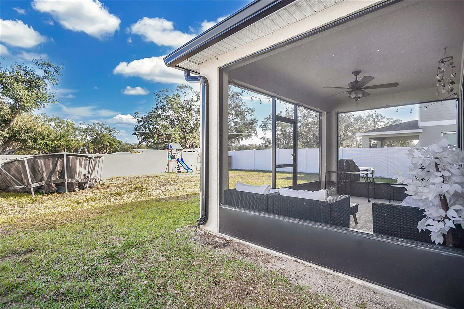 682 HERITAGE SQUARE DR